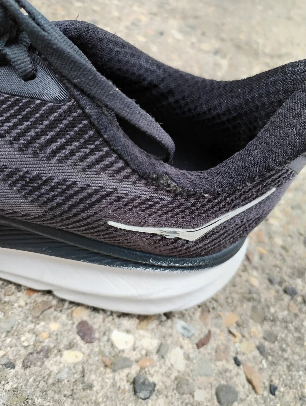Hoka Men's Clifton 9 in Black Size 13D GUC